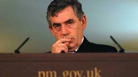 Gordon Brown och labour ligger just nu långt efter högern i väljaropinionen. Vid fyllnadsvalet i Glasgow i förra veckan förlorade partiet en valkrets som man hållit sedan 1922. Nu kommer kraven på Browns avgång. (Arkivbild)