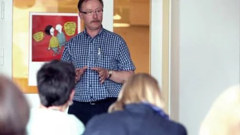 "Det är viktigt att näringslivet nu tar hand om 90-talisterna som nu går ut på arbetsmarknaden", sade Arbetsförmedlingens chef Birger Lindberg vid ett lunchmöte med Företagarna.