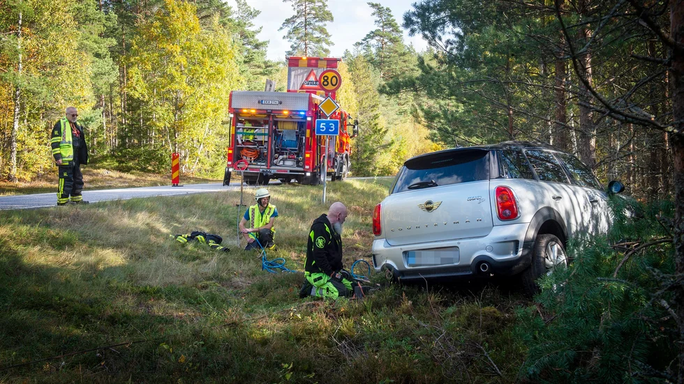 En personbil körde av väge.