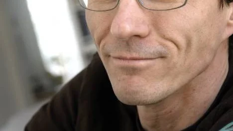 Johan Unenge blir Sveriges första läsambassadör och ska göra sitt yttersta för att få fler unga att inse böckernas tjusning.