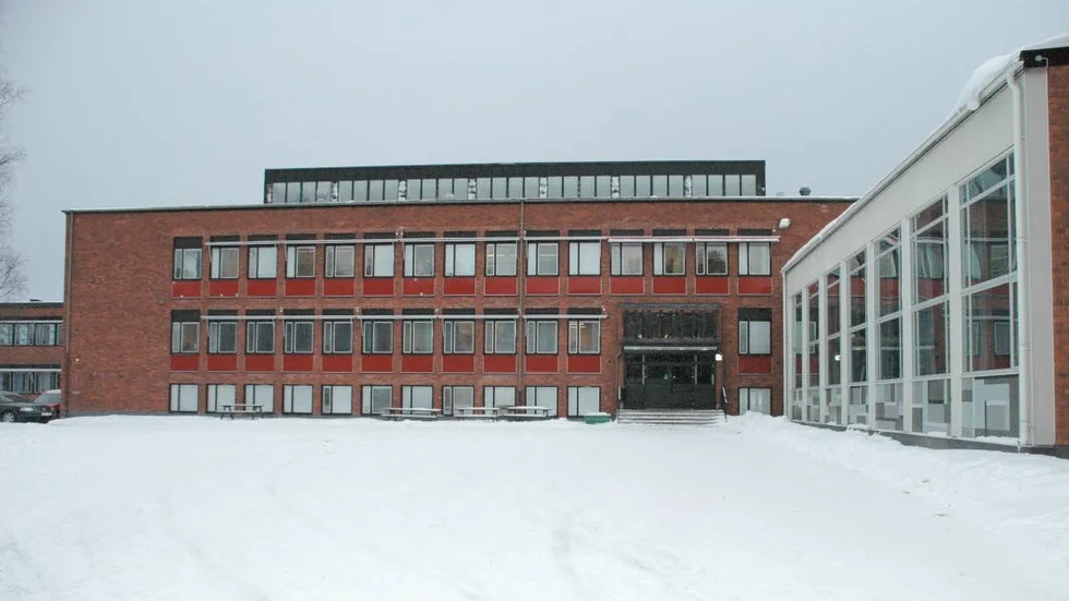Manhemsskolan i Kalix har alarmerande resultat bland niorna. Nu uttalar sig kommunfullmäktiges politiker gemensamt om situationen.