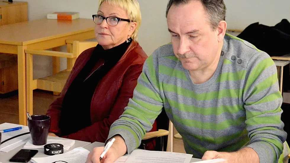 Kritik. "Vi tar till oss av kritiken, det är jättebra med en granskning av verksamheten", säger nämndordförande Britt-Inger Nordström (S). På bild även Håkan Nyman, ledamot i nämnden.