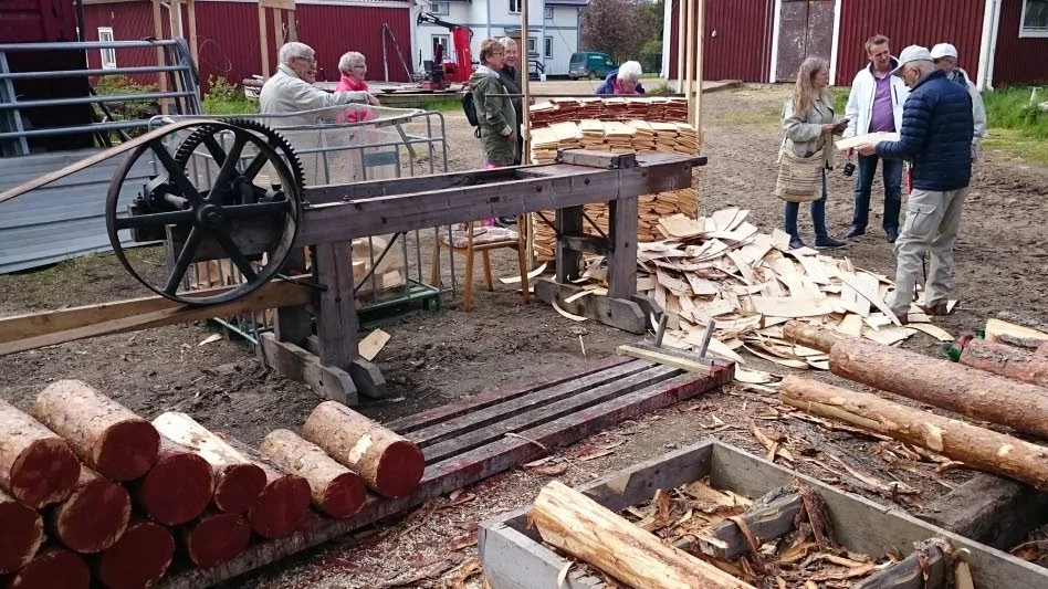 Hela landet. Takstickor från Storsien når hela Sverige. Bland annat är alla tak vid nybygget Rikti-Dokkas försedda med takstickor från Storsien.