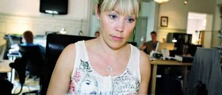 Ella håller kontakten på facebook