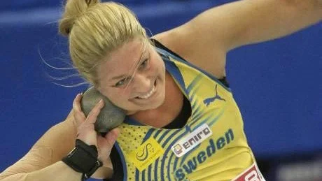 Glädjeämne. Lag-EM i Portugal blev en mörk historia för svensk del. Piteåtjejen Helena Engman var en av få som lyckades - kulstöterskan slutade femma. Foto: SCANPIX