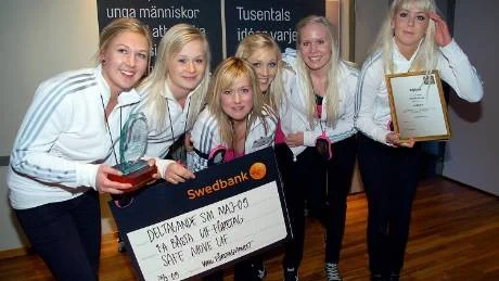 VINNARE. Till bästa UF-företag utsågs SafeMove från Gällivare. Jenny Holmgren, Mailn Hansson, Elin Larsson, Malin Isaksson, Anja Ahnberg och Lina Åhl jublade efter segern.