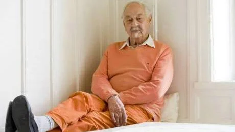NESTOR. Lågmäld och färgstark, lekfull och beläst. Hellsingkännarna framhåller ofta paradoxen som kännetecknet för den svenska barnbokens egen modernist.