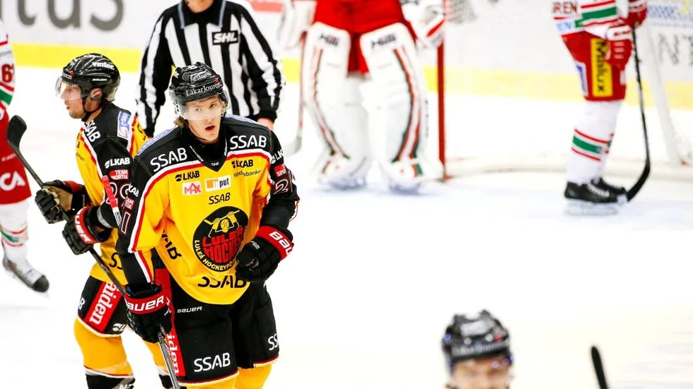 Emil Sylvegård fick en puck på foten som tog illa men det stoppade inte forwarden från att slutföra matchen mot Modo.