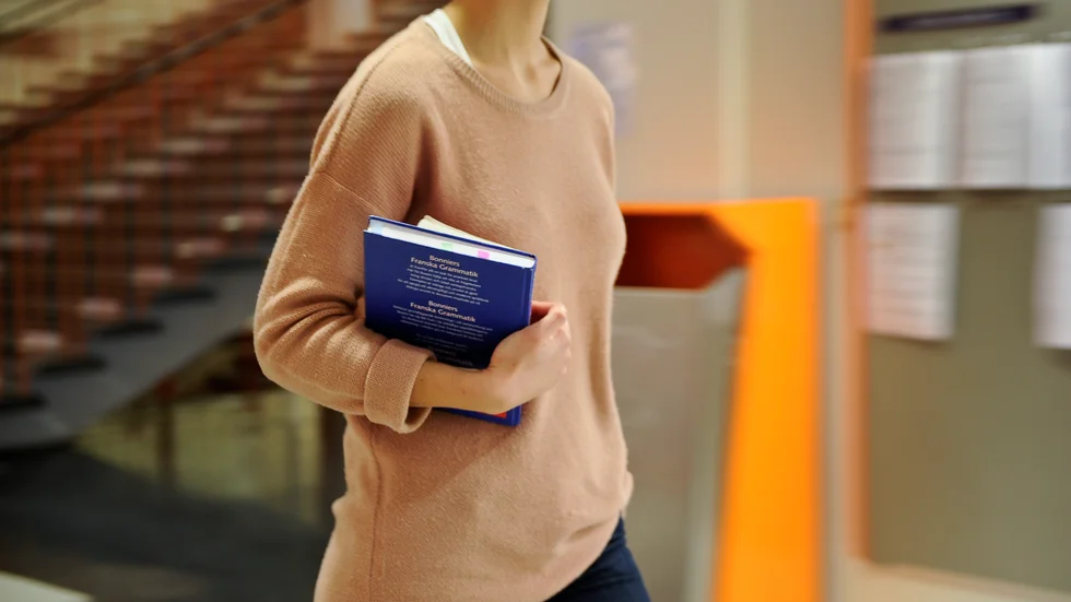 En förutsättning för att få stödet är att utbildningen stärker den sökandes ställning på arbetsmarknaden.