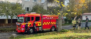 "Rådigt" vittne kunde släcka brand i trapphus till flerfamiljshus