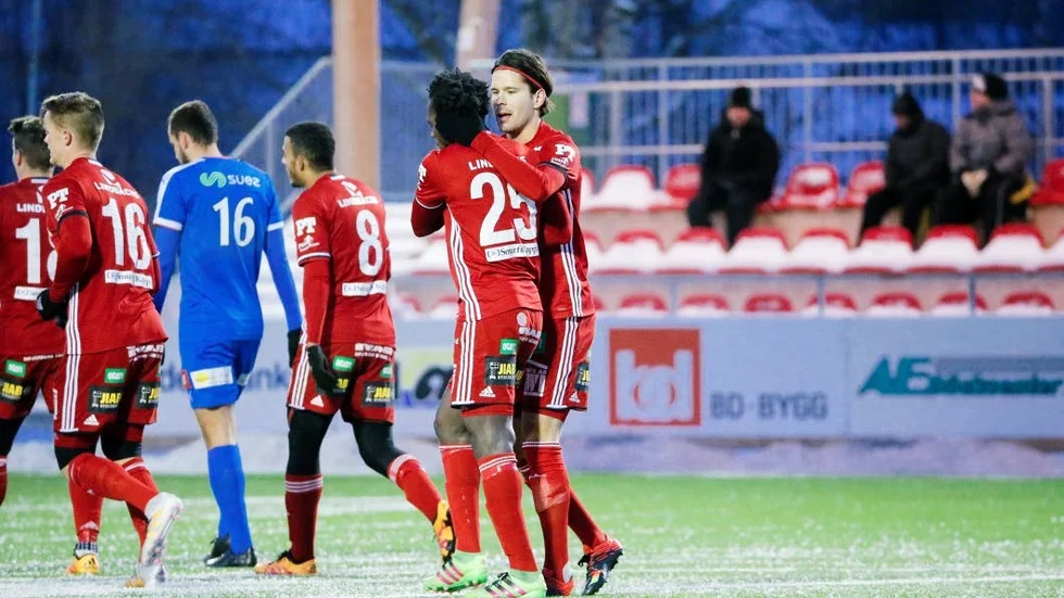 Klart. Ytterbacken Martin Oscarsson har skrivit på för IFK Luleå och återförenas därmed bland annat med Tetteh Komey (bilden) i division 1-klubben.