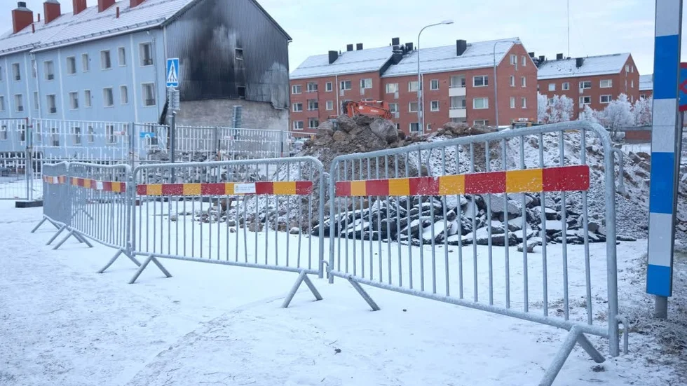 Avstängd. Vägen förbi affären är för tillfället avstängd