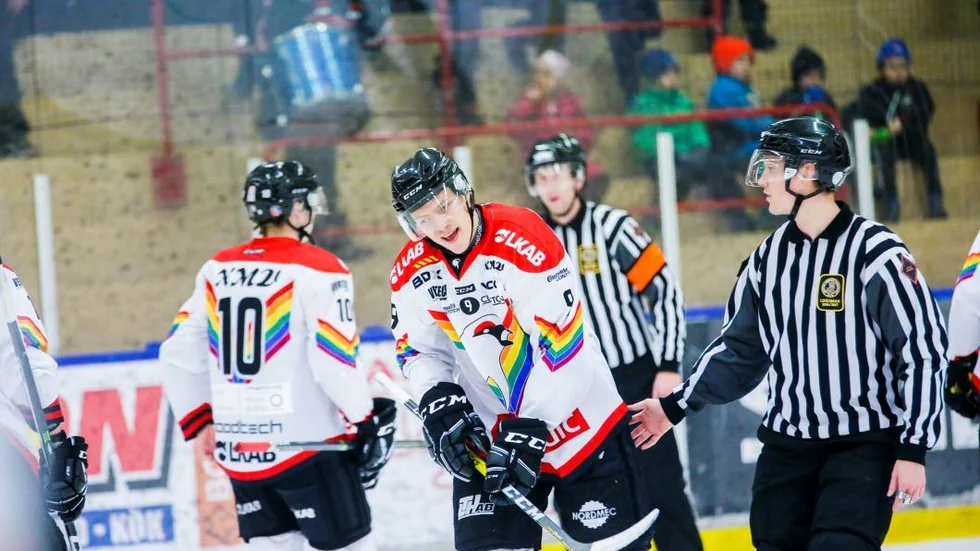 Motgång. Kiruna IFs spelare hade en tuff dag och trots att de hade domarna med sig i flera situationer så blev det raka motsatsen i poängprotokollet.