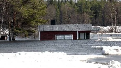 UTSATT. Den här stugan står i Lovikka, fem mil norr om Pajala.