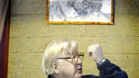 JUBILEUMSBOK. Kjell Lundholm har skrivit en bok - igen. Den här gången handlar det om nationalparker, naturskydd och om Svenska Naturskyddsföreningen. Både SNF och de äldsta nationalparkerna fyller 100 år 2009. "Jag tror inte att norrbottningarna i allmänhet kan nationalparkernas historia och orsakerna till att de bildades", säger Lundholm.Foto: EIJA DUNDER