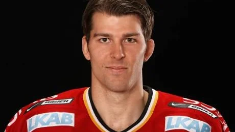 AJABAJA. Luleåspelaren Emil Lundberg leder lagets utvisningsliga och har dragit på sig för många tvåminuters hittills.