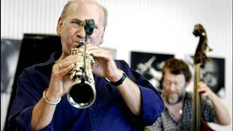 GÄSTAR NORRBOTTEN. Saxofonisten David Liebman turnerar med Norrbotten Big Band och spelar in för jazzradion. Det gör också basisten Palle Danielsson, en återkommande gäst i Norrbotten Big Band.Foto: Andreas Wälitalo