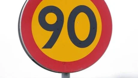 LÄGRE. Om vägverket får igenom sitt starkt kritiserade förslag kommer många av länets vägar få 90 km/h som högsta tillåtna hastighet.