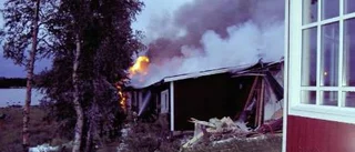 Gästerna fick fly lågorna