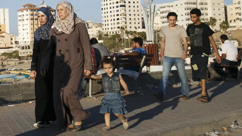Varför vill våra politiker inte ge palestinierna ens en bråkdel av det stöd man vill ge människor i Ukraina eller Iran? undrar Gunnar Olofsson. (Bild från Gaza)