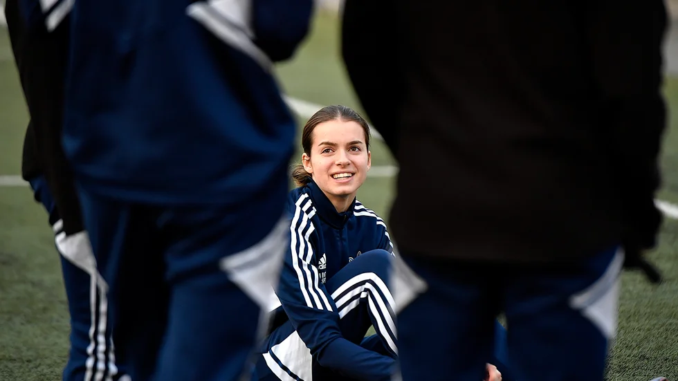 Alice Lindgren vände hem från damallsvenska Umeå IK med ett mål i somras: att ta Sunnanå SK tillbaka till elitettan. Med en match kvar på säsongen lever drömmen för Alice och SSK.