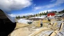 BETONGLAND. Fyra betonggjutare från Kanada, specialiserade på rullbrädsparker, har modellerat fram den rullvänliga topografin i Stålparken på Örnäset. Parken invigs lördagen den 18 juni.