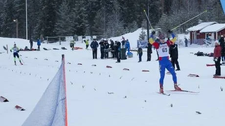 VINNARE. Fredrik Erixon jublar vid målgången.