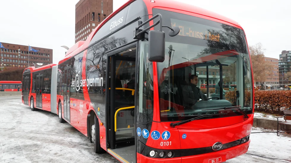 Vi vill ha långa moderna busslösningar som  kräver mindre av infrastrukturen än spårvägen gör, skriver Stefan Hanna,
