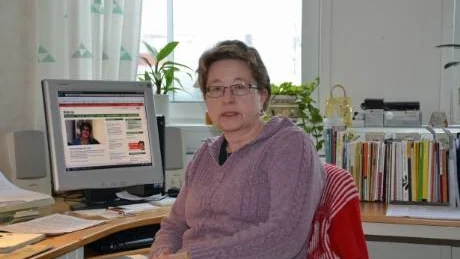 BESVIKNA. 45 kronor mer i månaden. Det är vad Gällivare kommun är bereddd att höja Kommunals medlemmars löner med i år. "Vi är väldigt besvikna. I Kiruna har man fått 300, och fria arbetskläder", säger Agneta Nordqvist, kommunal i Gällivare. Foto: Kenth Bergmark