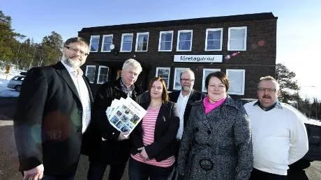 NY BOK. 2010 firade Företagarna i Kiruna 100 år och i samband med det har man tagit fram en bok som speglar ett sekels företagande. Från vänster Eilert Isaksson, Kjell Törmä, Stina Holmberg, Hans Sammelin, Jessica Mella Nilsson och Staffan Nilsson.