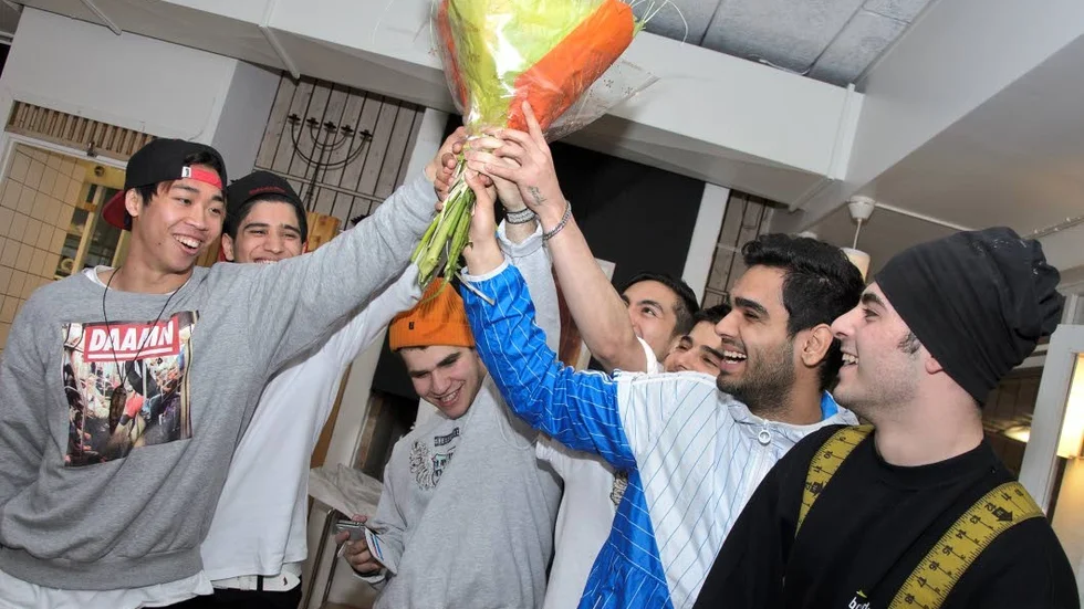 Firades. På Malmfältens folkhögskola där två av medlemmarna i dansgruppen Until the end är elever anordnades under tisdagen en överraskningsfest för de framgångsrika dansarna.