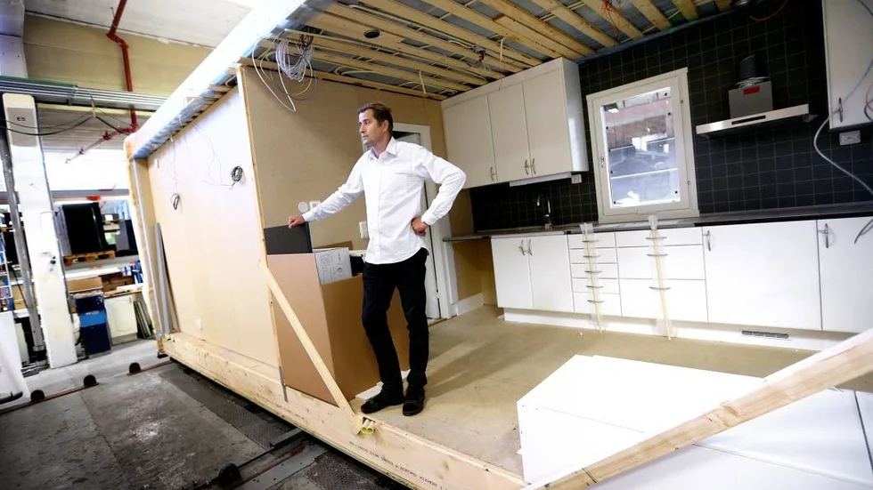 Stefan Johansson menar att Älvsbyhus kom med allt material för bastubygget, inklusive bastupanel, bastulavar och annat. Det enda de inte har från egna bastur är vedeldade aggregat och dörren. (Arkivbild)
