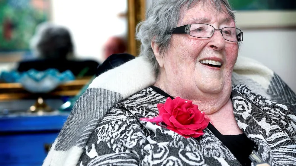 Snart 98 år. Astrid Pettersson har levt ett långt liv. Så långt att hon är född innan kvinnorna fick rösträtt i Sverige.