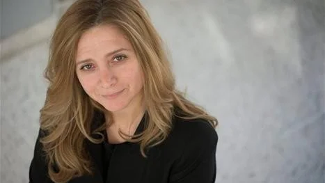 HOTAD TILL LIVET. Samar Yazbek flydde från krigets Syrien efter att hon hotats till livet. Nu är hon aktuell med sin första roman på svenska.