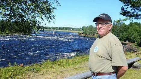 HARRENS DAG. Bertil Öberg menar att det är goda förutsättningar för att fiska harr i Kamlunge på lördag. "Fisketillgången är god", säger han.