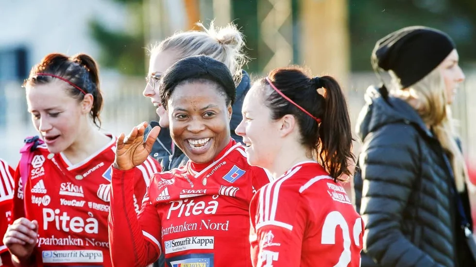 Faith Ikidis och June Pedersens Piteå slog Hammarby med solklara 3–0.