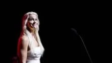 HUMOR. Malena Ernman vet mycket väl hur en julslipsten ska dras och kryddade sina traditionella julsånger, välvalda operanummer och diverse favoritstycken med en förlösande respektlös humor.