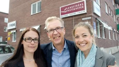 DOTTERDUO TAR RODRET. Hans Lundström lämnar över fastighetsbolaget till döttrarna Lina och Jenny.