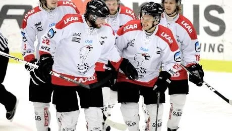 revansch. Dennis Pudas, Viktor Esseryd, Mikael Lasu,  David Jonsson och Viktor Lund var vinnare i söndagens match. I lördags blev det däremot förlust.Foto: Roland S Lundström