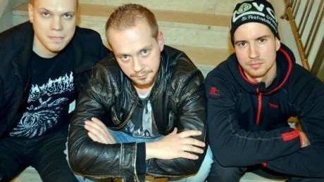 NYSTART. "Hårdrocken finns alltid i kroppen", konstaterar tre ev medlemmarna i metalbandet Rofth som återuppstår efter ett års uppehåll. Från vänster Marcus Blom, Jahn Rytkönen, Andreas Sandberg. Saknas på bild: Erik Johansson och Emil Blom.