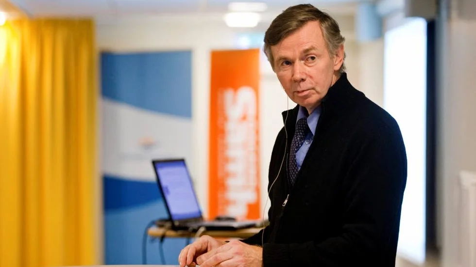 Andra motiv. Luleå behöver inte sälja äldreboenden för att få pengar till ett badhus menar Stellan Lundström, professor.