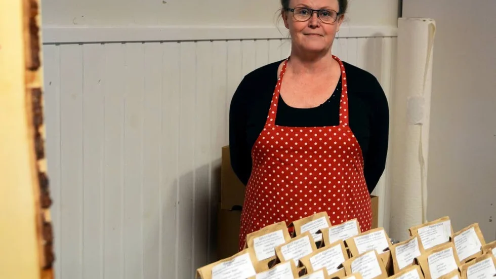 MARKNADSPREMIÄR. Yvonne Nyström sålde bröd för första gången på Sangis marknad.