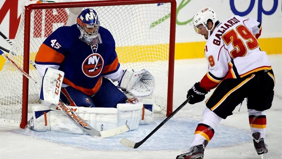 Anders Nilsson ledde sitt New York Islanders till seger mot Philadelphia.