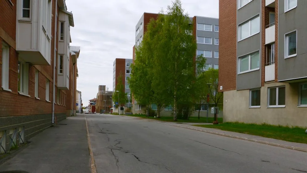 Två offer. Här på Prästgårdsgatan i Piteå drabbades två äldre personer på tisdagen av den oärlige mannen som stal deras plånböcker.