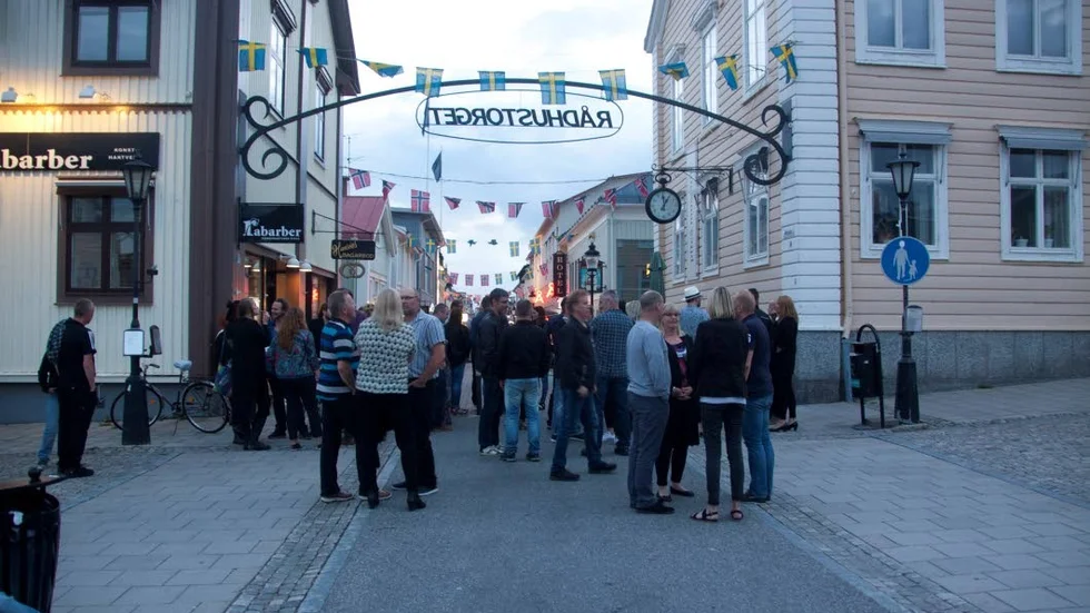 SAMLINGSPLATS. Storgatan och Rådhustorget blev samlingsplats under 15–20 minuter efter brandlarmet.