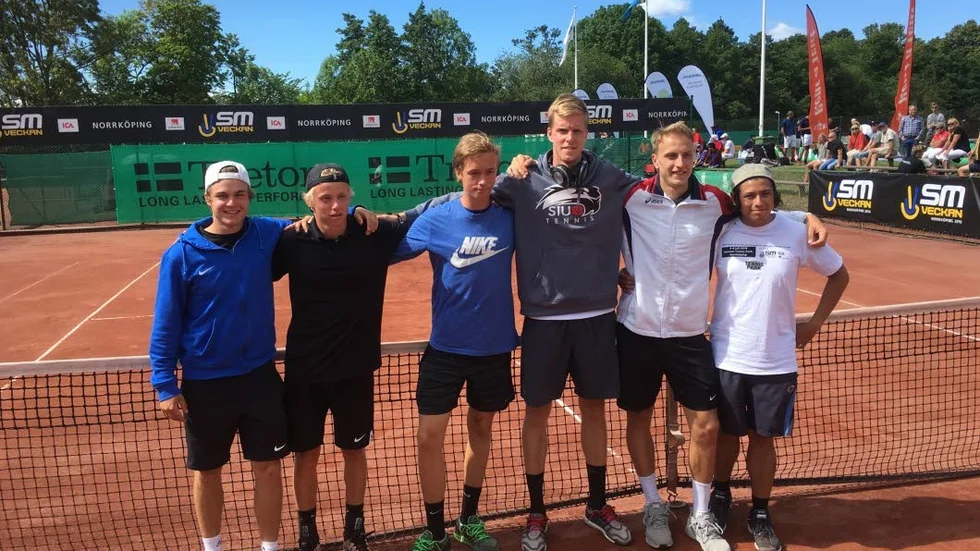 MEDALJÖRER. Ludvig Kylefors, Arvid Norén, Jonas Lindbäck, Mårten Jonsson, Michal Voscek och Philiph Lundberg var spelarna i Piteå TK:s bronslag.