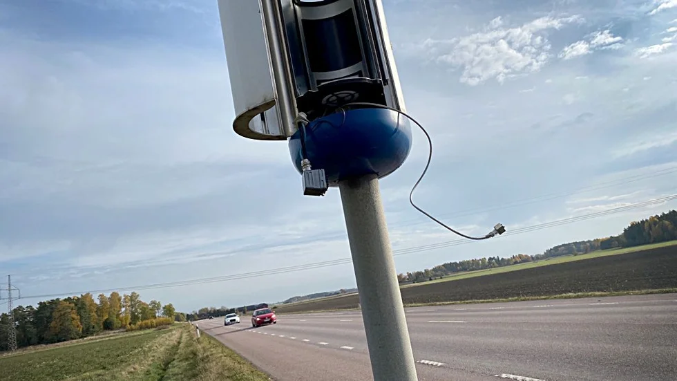 14 fartkameraskåp bröts upp inatt och kameror för flera miljoner är stulna. Polisen har inga spår efter förövarna.