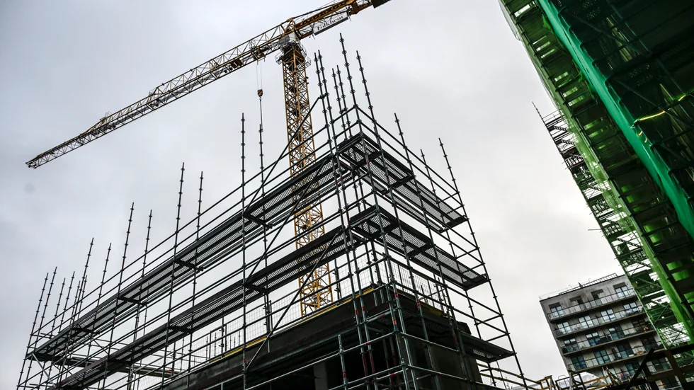 Överklaganden som ändå avslås gör att många bostadsbyggen fördröjs i onödan. Nu vill Fastighetsägarna att regeringen ser över processen.