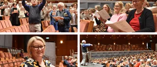 Körlegenden John Rutter mötte 400 sångare i Crusellhallen 
