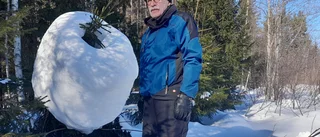 Kennet, 72, hittade märkligt naturfenomen i skogen